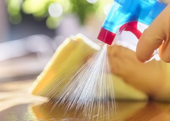 ویژگی پاک کننده سطوح چوبي